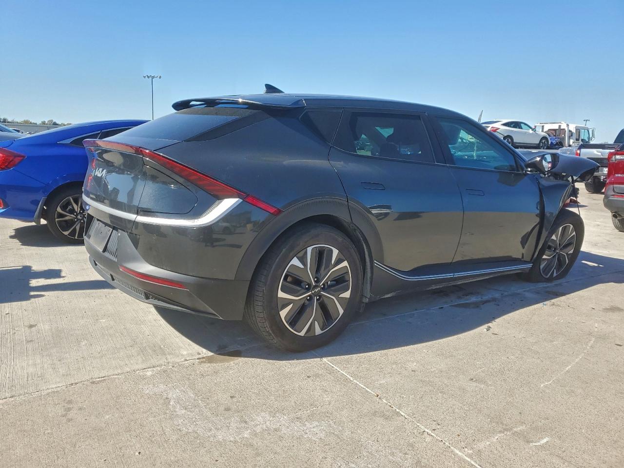 2024 KIA EV6 LIGHT photo 3