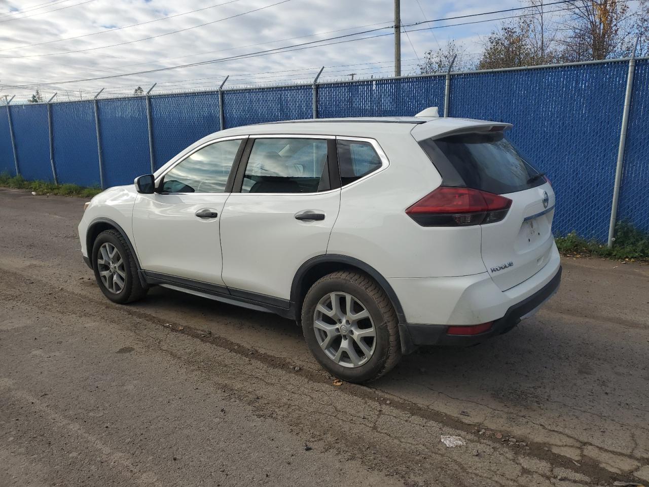 2018 NISSAN ROGUE S photo 2