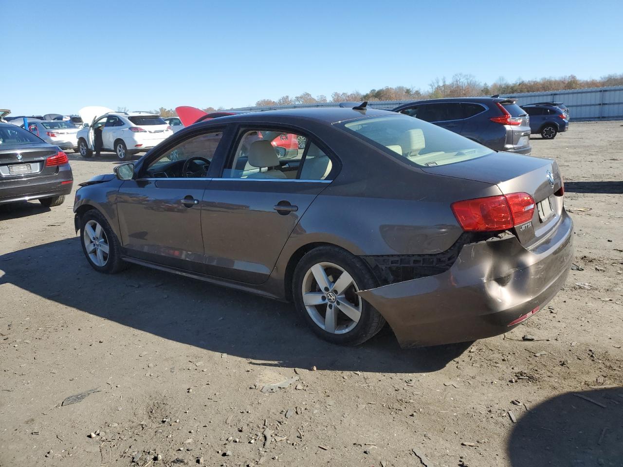 2014 VOLKSWAGEN JETTA photo 3