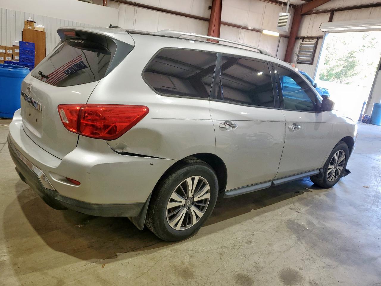 2017 NISSAN PATHFINDER S photo 5