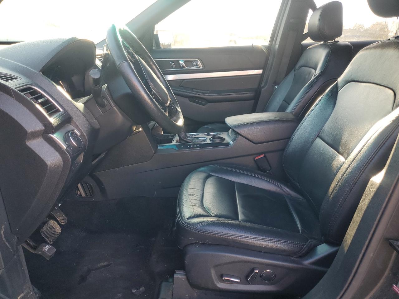2017 FORD EXPLORER XLT photo 19