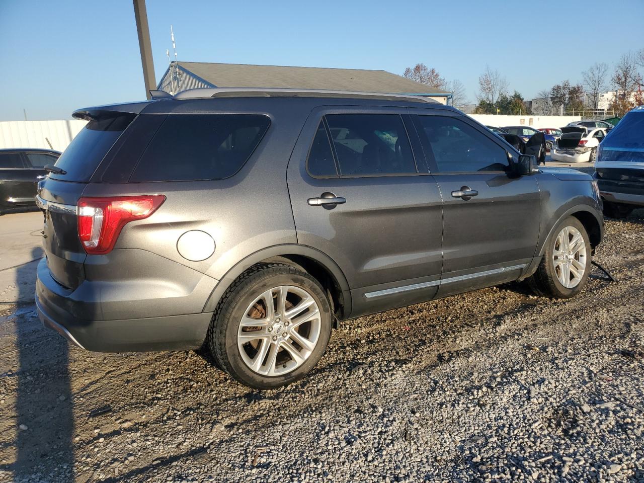 2017 FORD EXPLORER XLT photo 7
