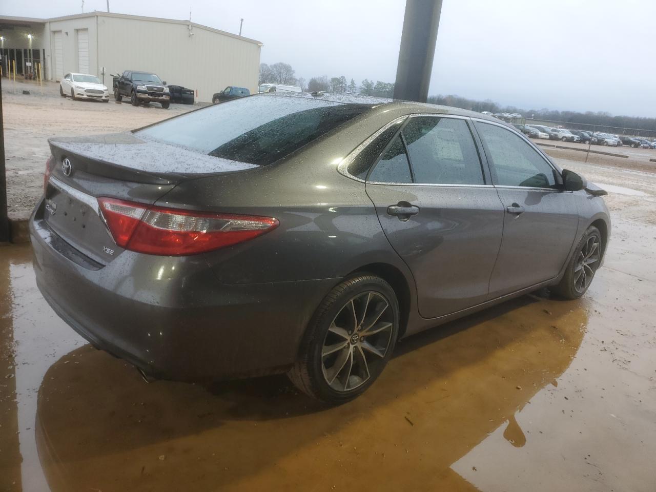 2016 TOYOTA CAMRY XSE photo 3