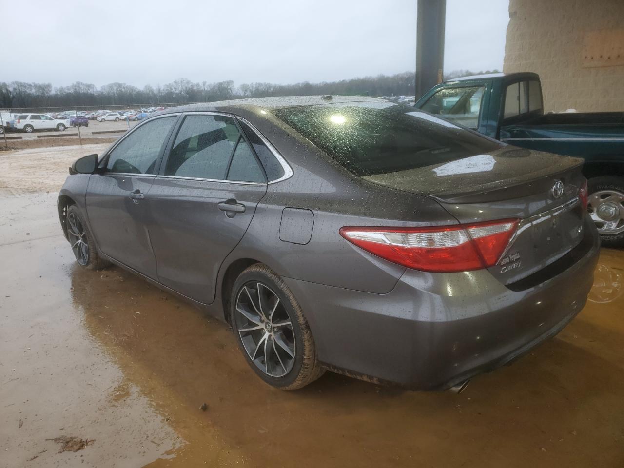 2016 TOYOTA CAMRY XSE photo 2