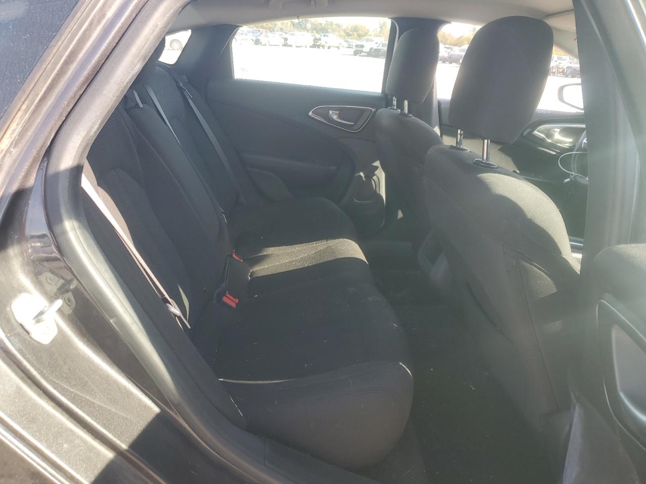 2016 CHRYSLER 200 LX photo 19
