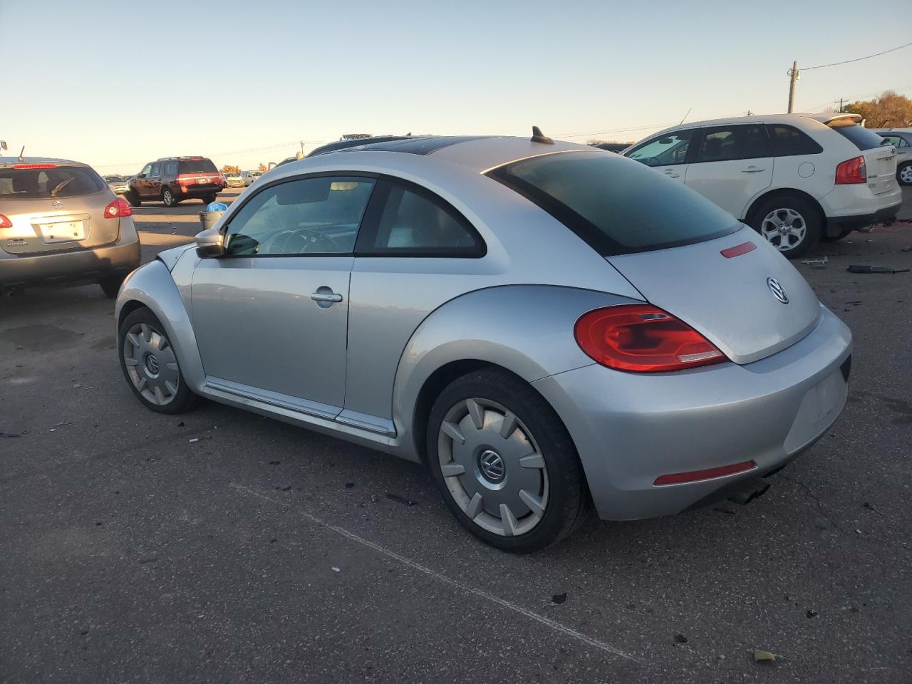 2013 VOLKSWAGEN BEETLE photo 4