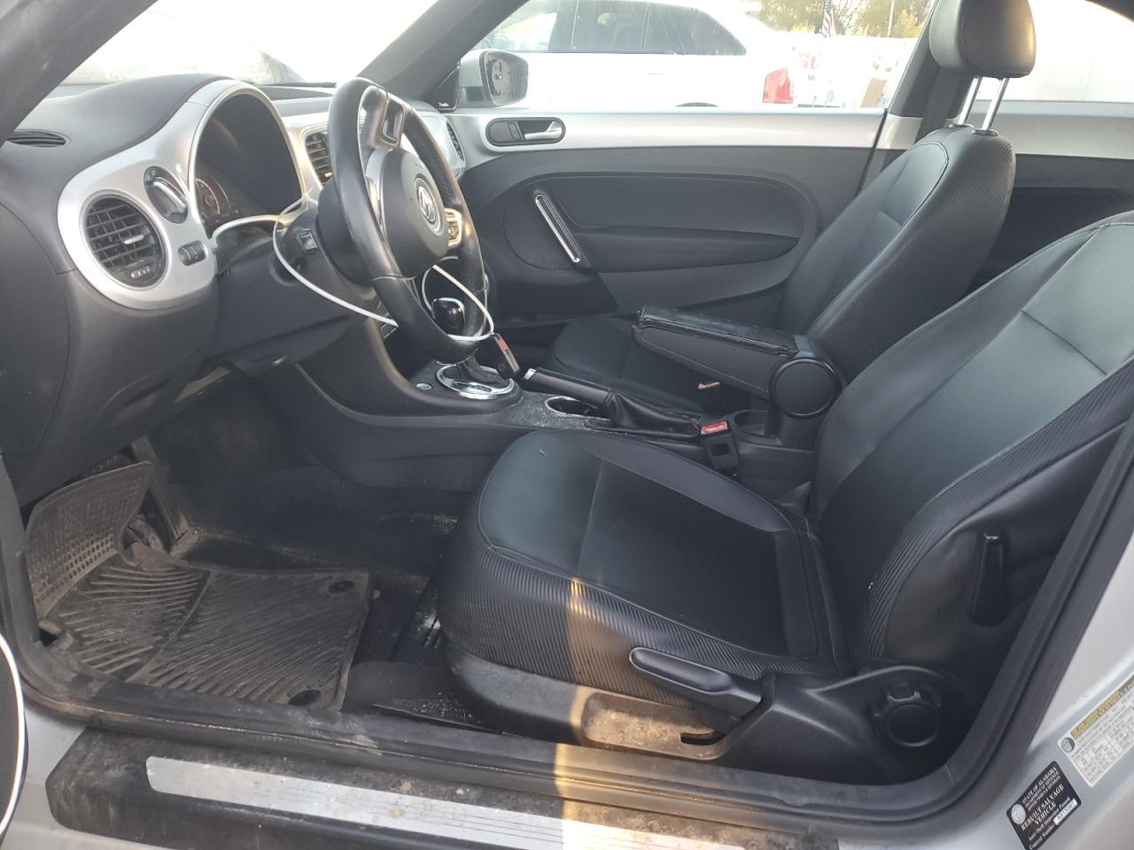 2013 VOLKSWAGEN BEETLE photo 19
