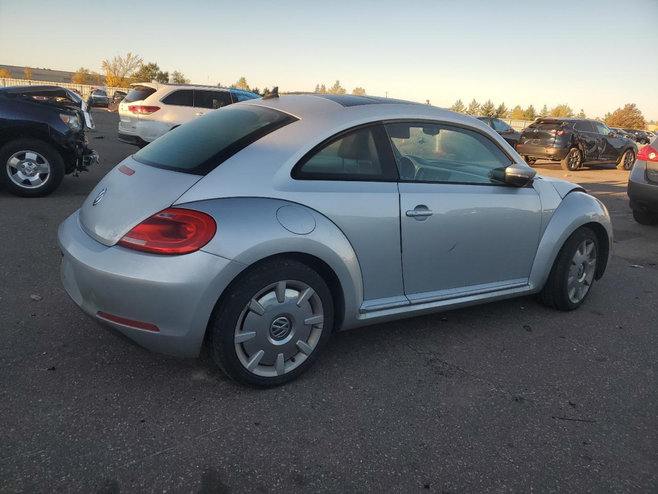 2013 VOLKSWAGEN BEETLE photo 7