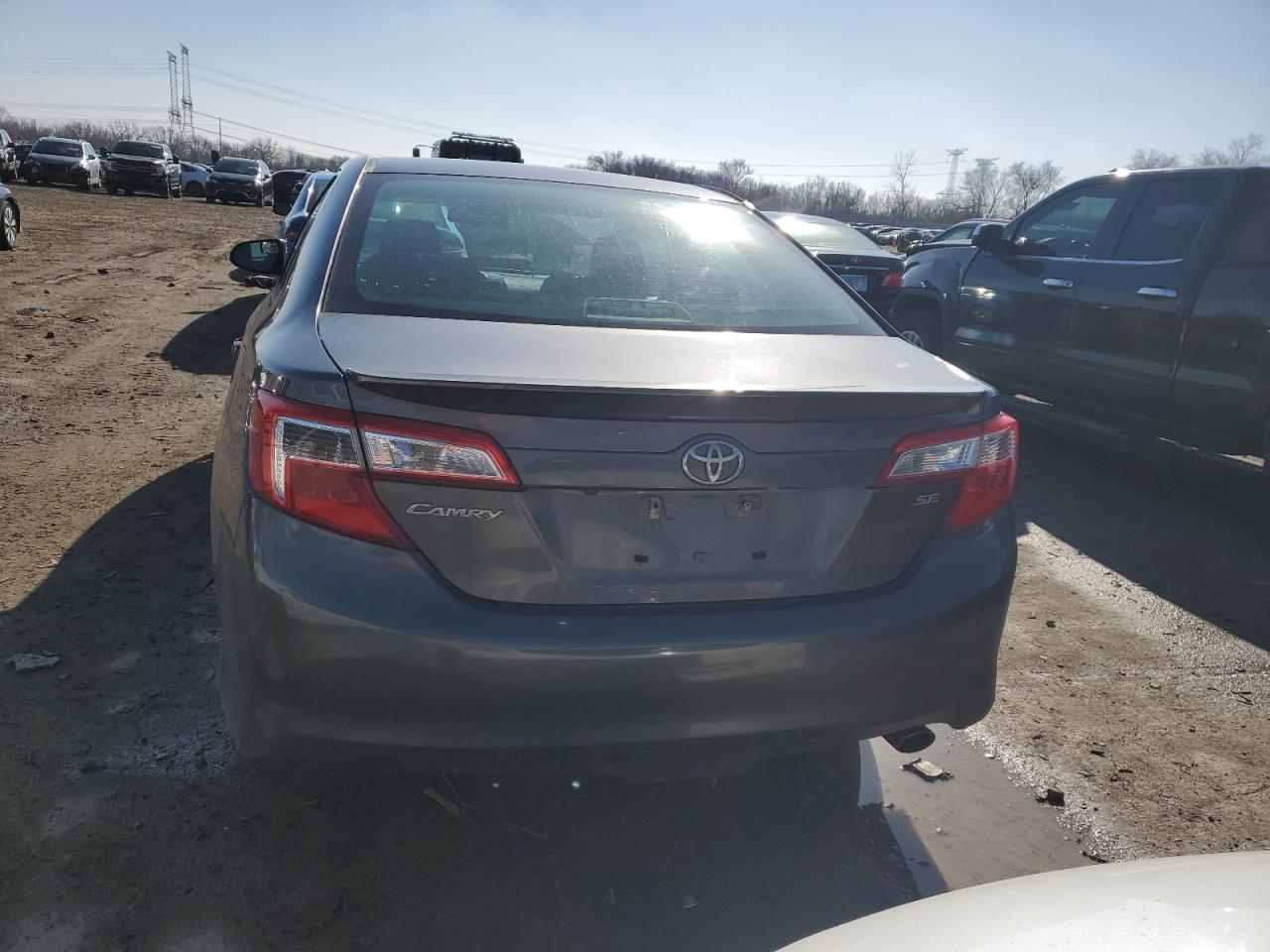 2014 TOYOTA CAMRY L photo 16
