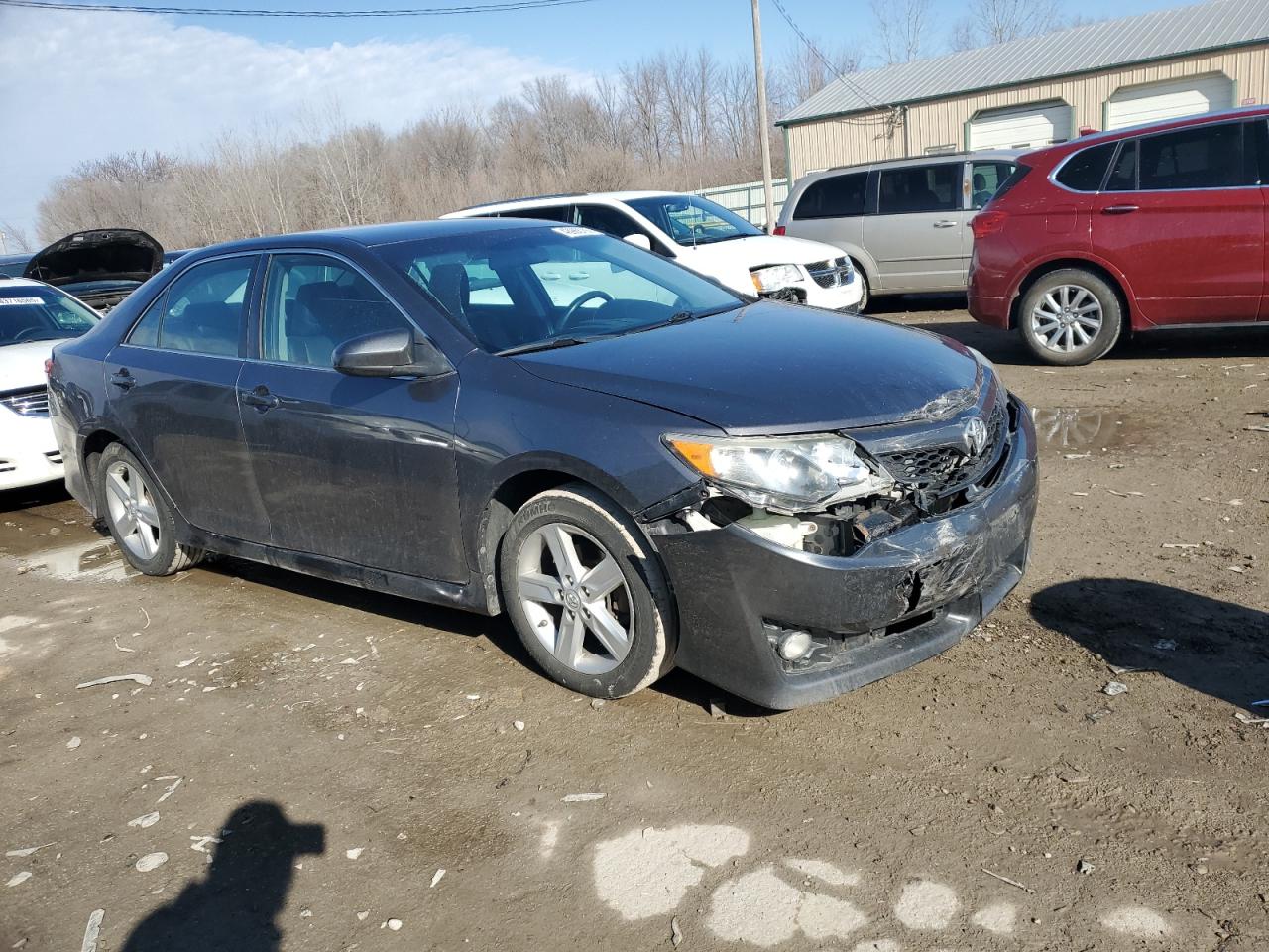 2014 TOYOTA CAMRY L photo 10