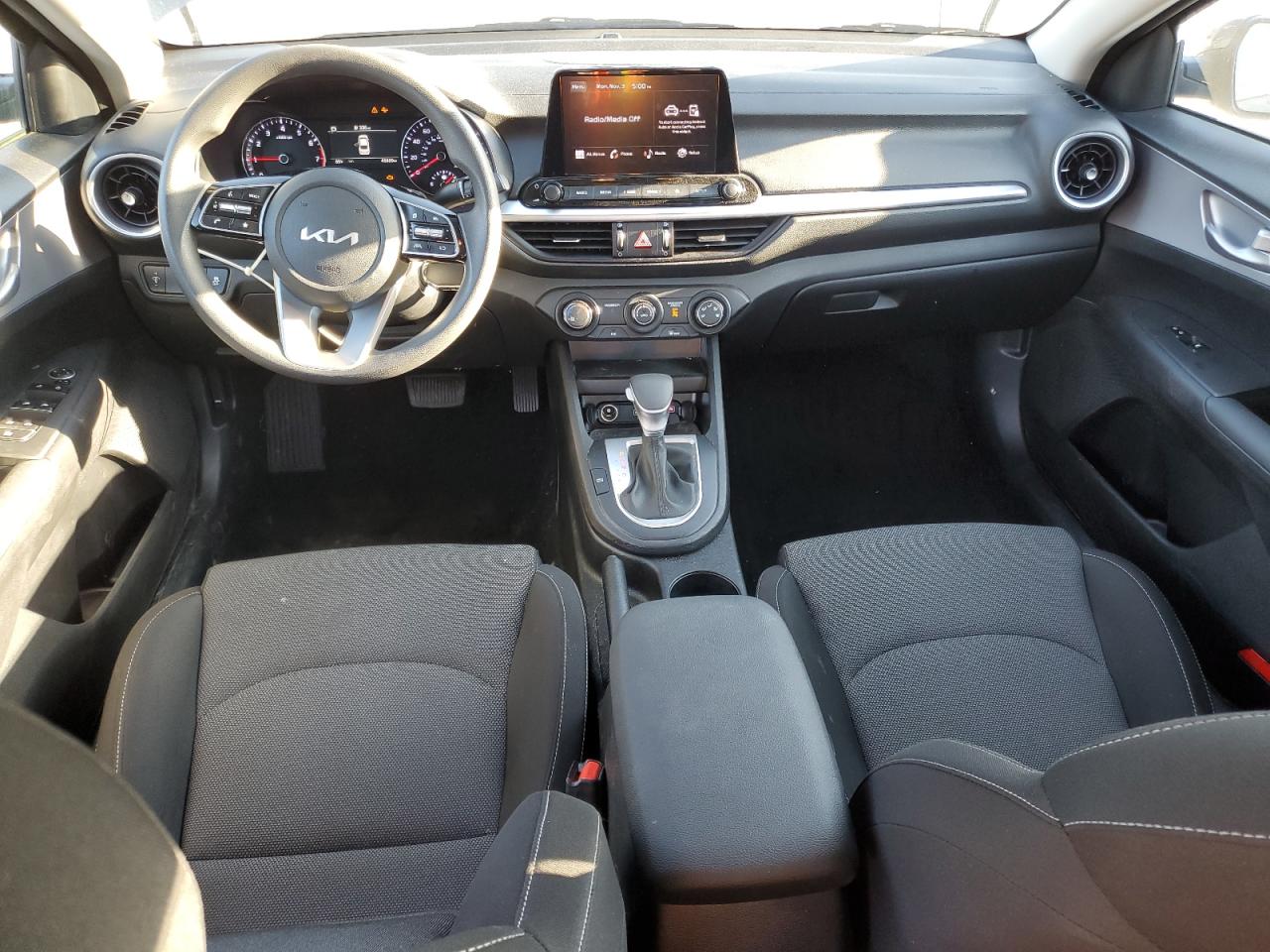 2024 KIA FORTE LX photo 8