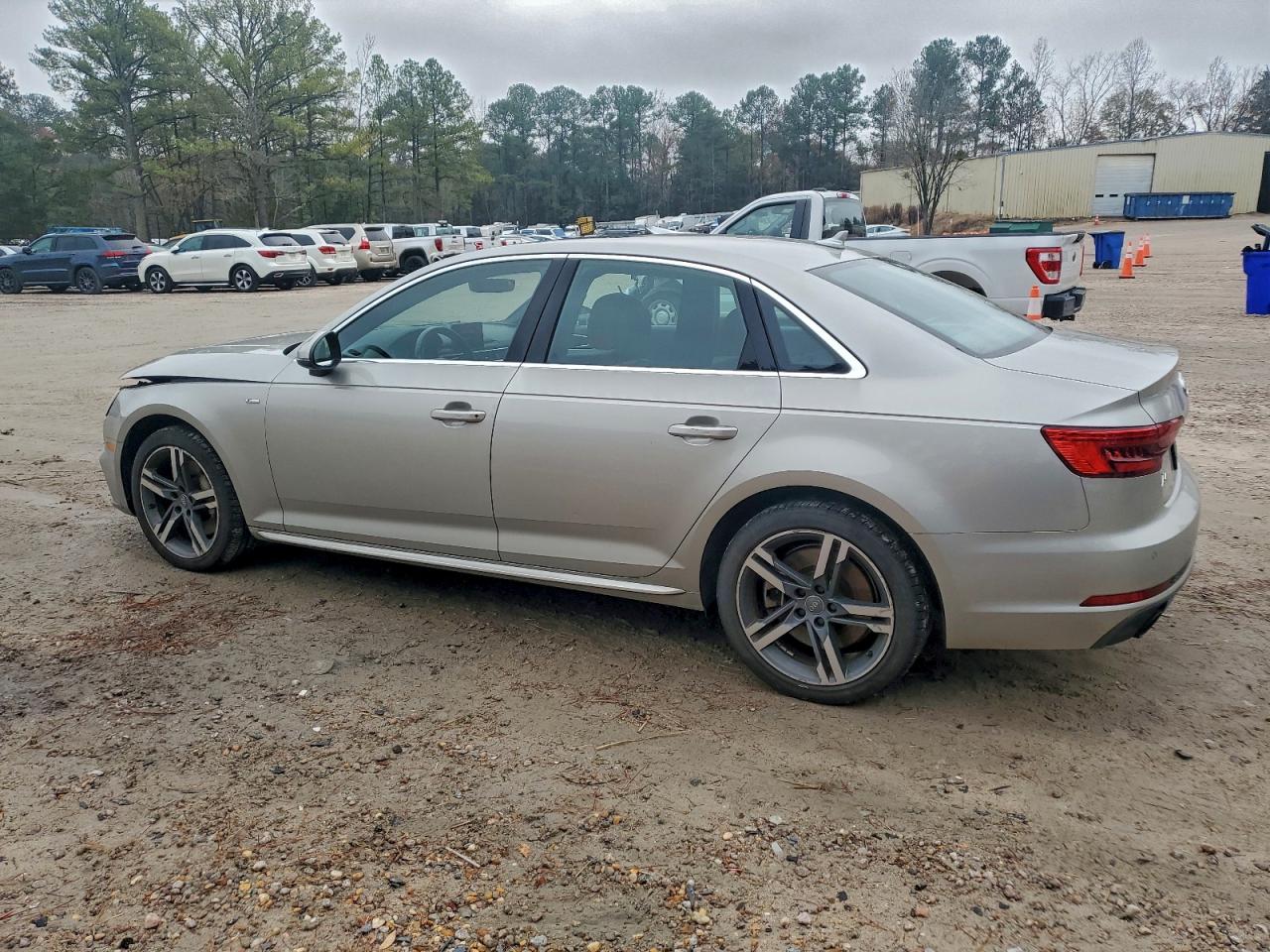 2017 AUDI A4 photo 3