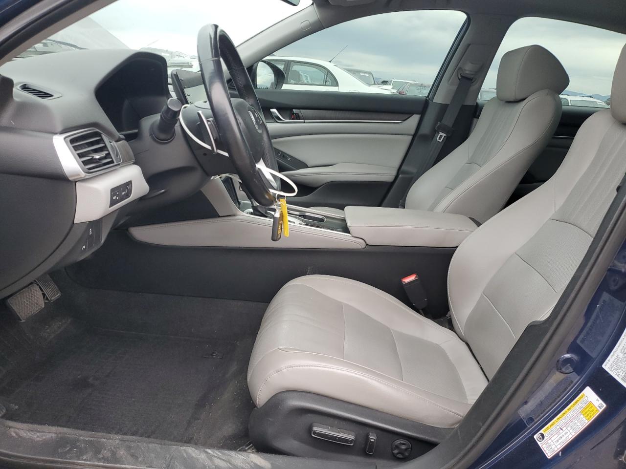 2018 HONDA ACCORD TOURING photo 13