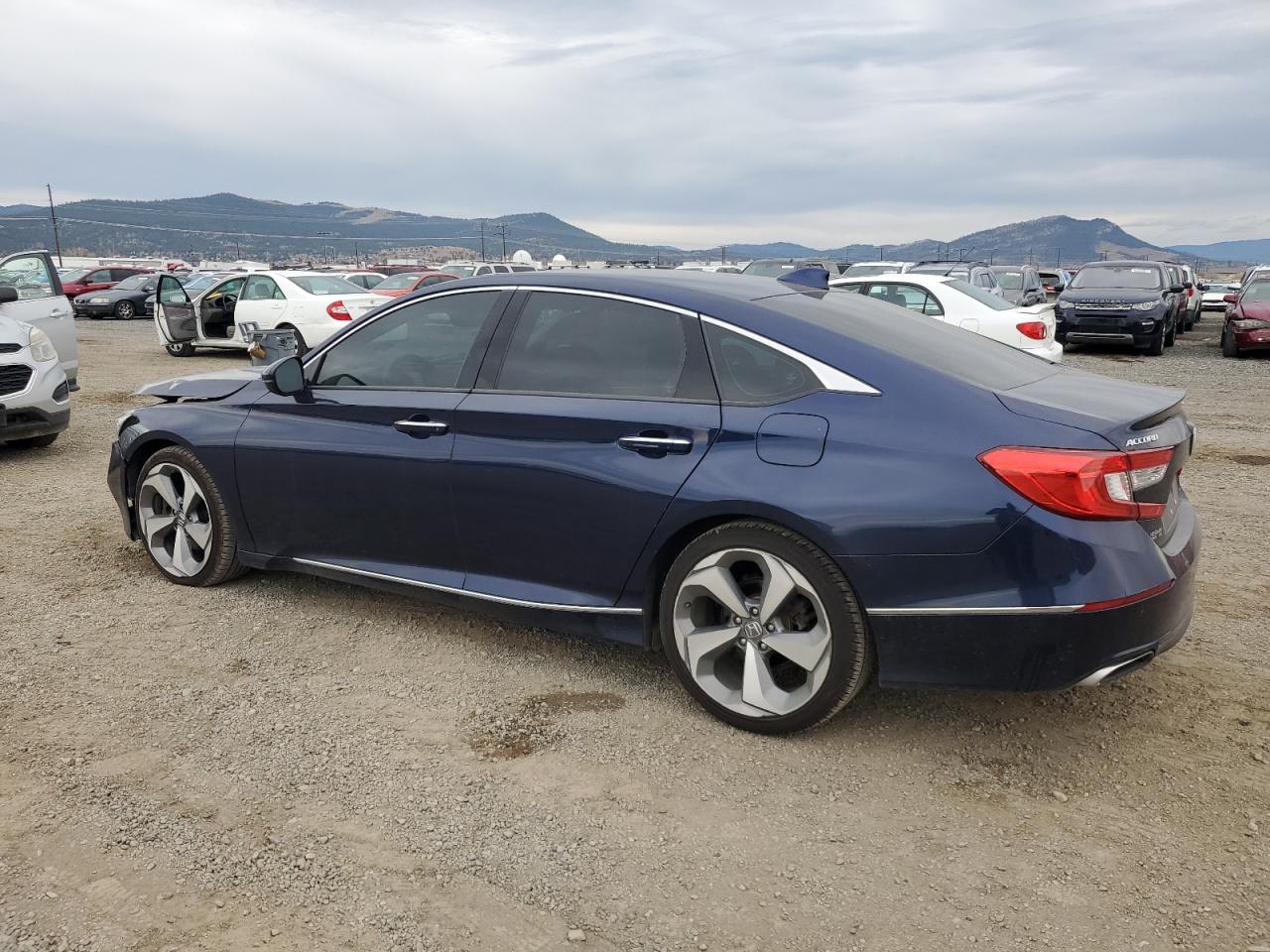 2018 HONDA ACCORD TOURING photo 3