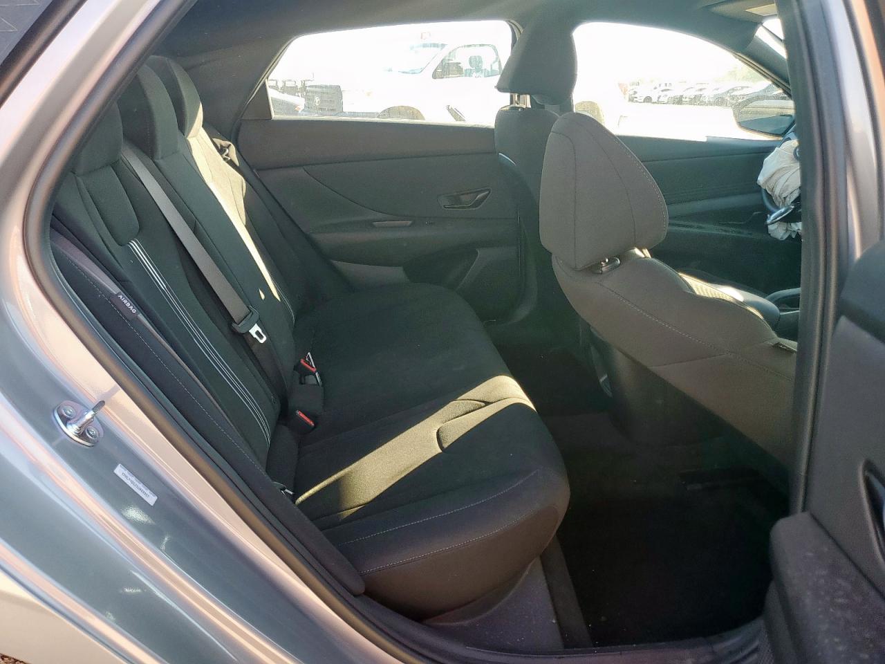2025 HYUNDAI ELANTRA SEL SPORT photo 19