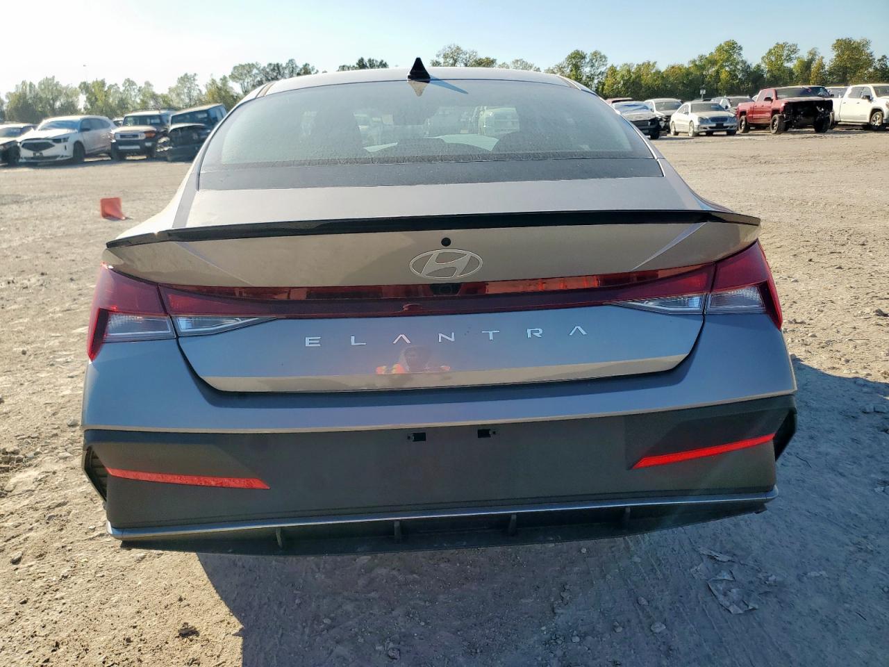 2025 HYUNDAI ELANTRA SEL SPORT photo 11