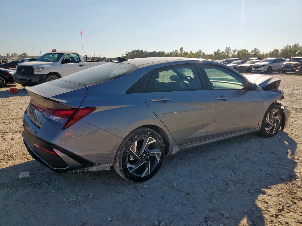 2025 HYUNDAI ELANTRA SEL SPORT photo 5