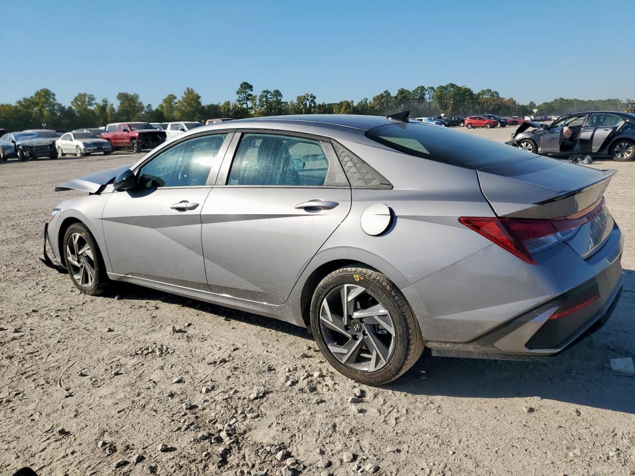 2025 HYUNDAI ELANTRA SEL SPORT photo 3