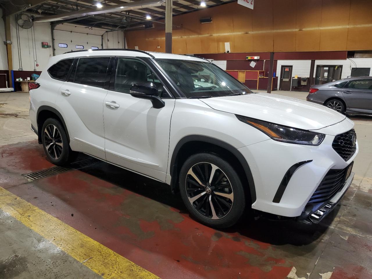 2022 TOYOTA HIGHLANDER XSE photo 4