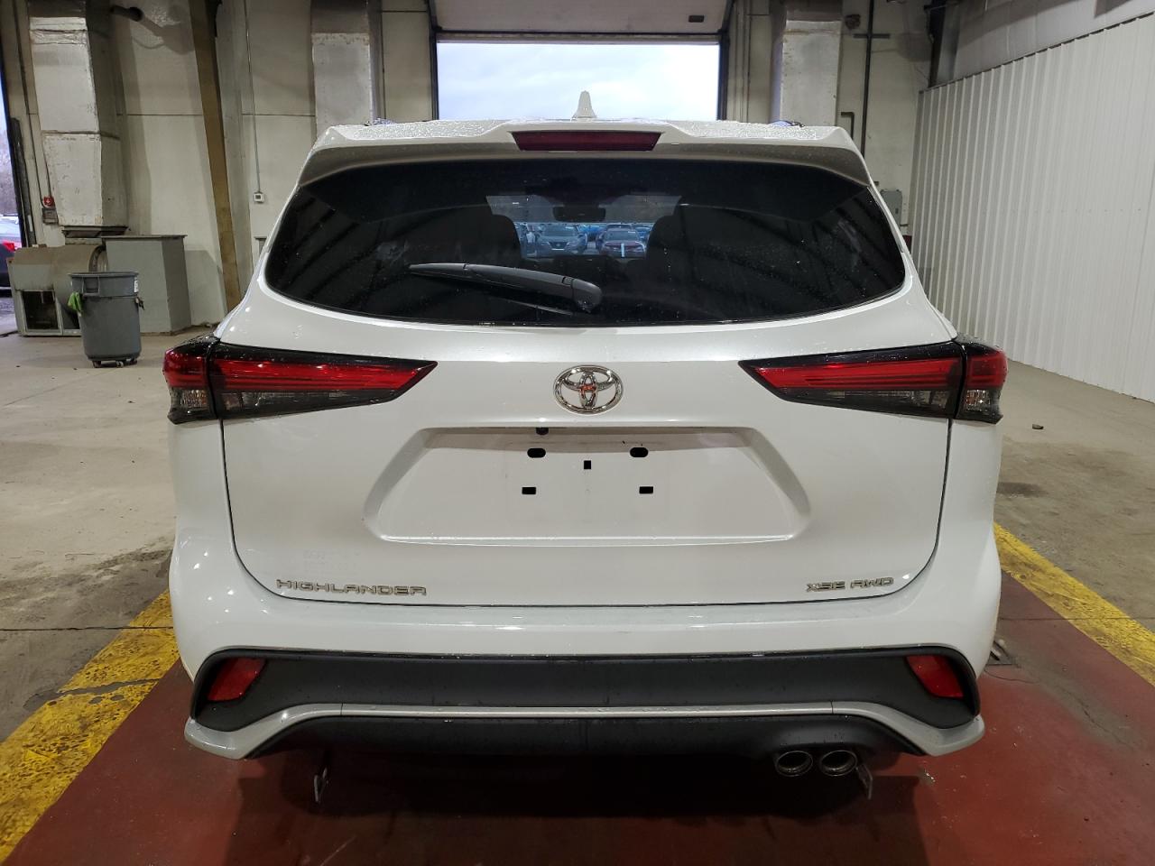 2022 TOYOTA HIGHLANDER XSE photo 6