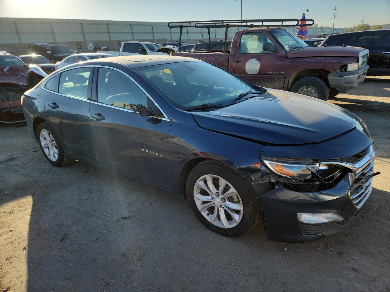 2022 CHEVROLET MALIBU LT photo 4
