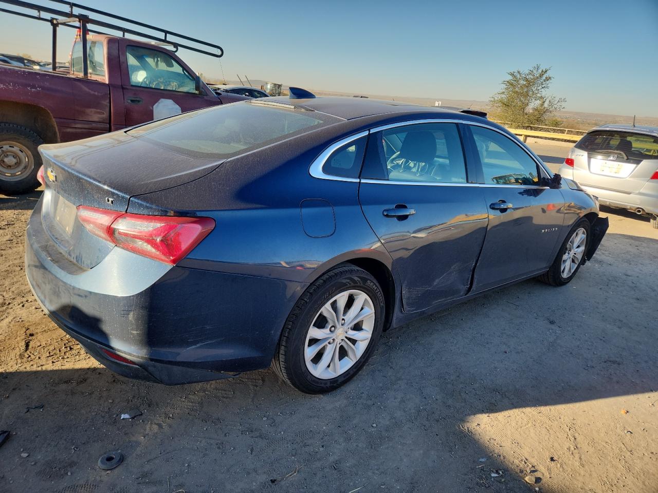 2022 CHEVROLET MALIBU LT photo 3