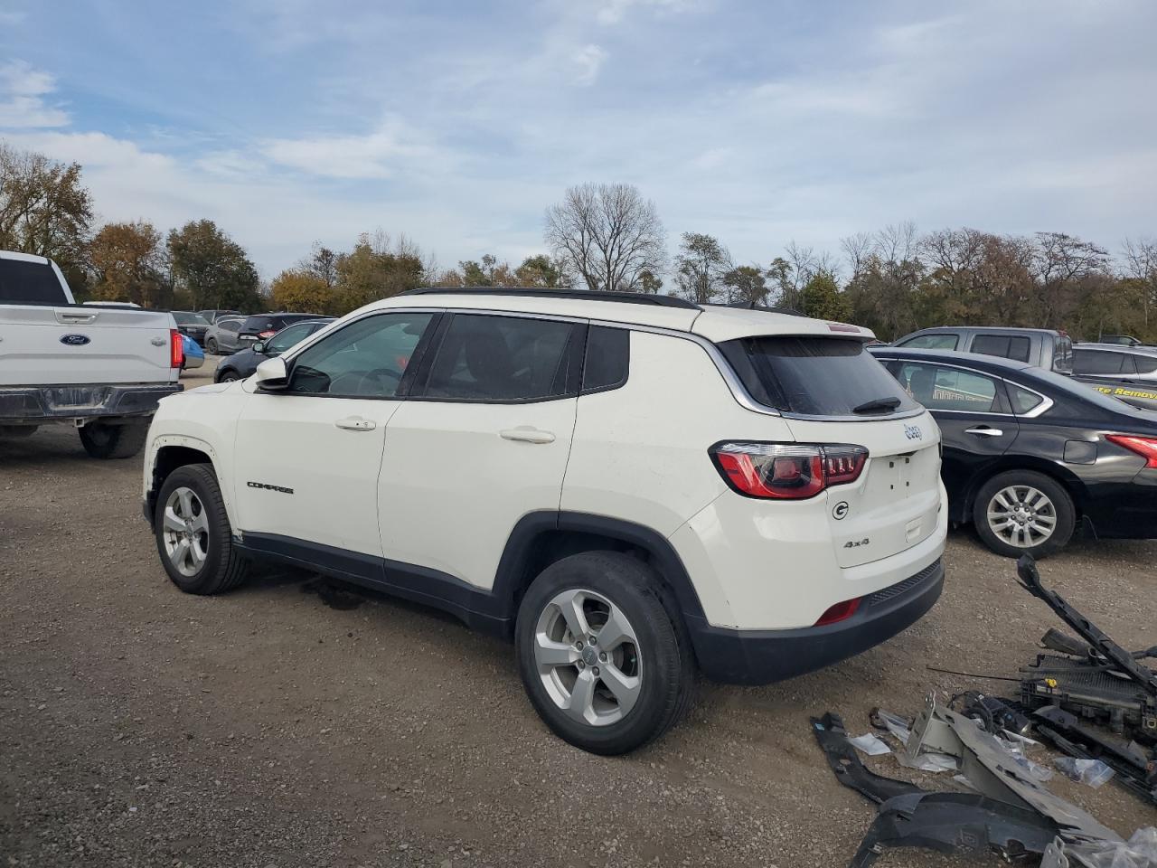 2017 JEEP COMPASS LATITUDE photo 3
