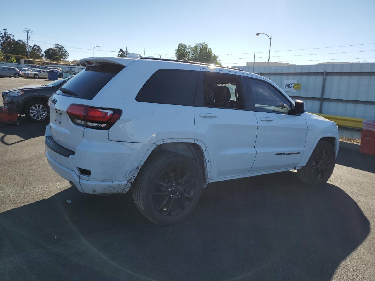 2020 JEEP GRAND CHEROKEE LAREDO photo 3