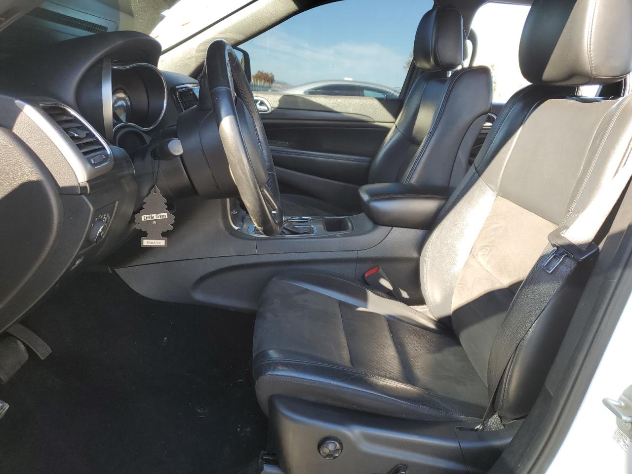 2020 JEEP GRAND CHEROKEE LAREDO photo 7