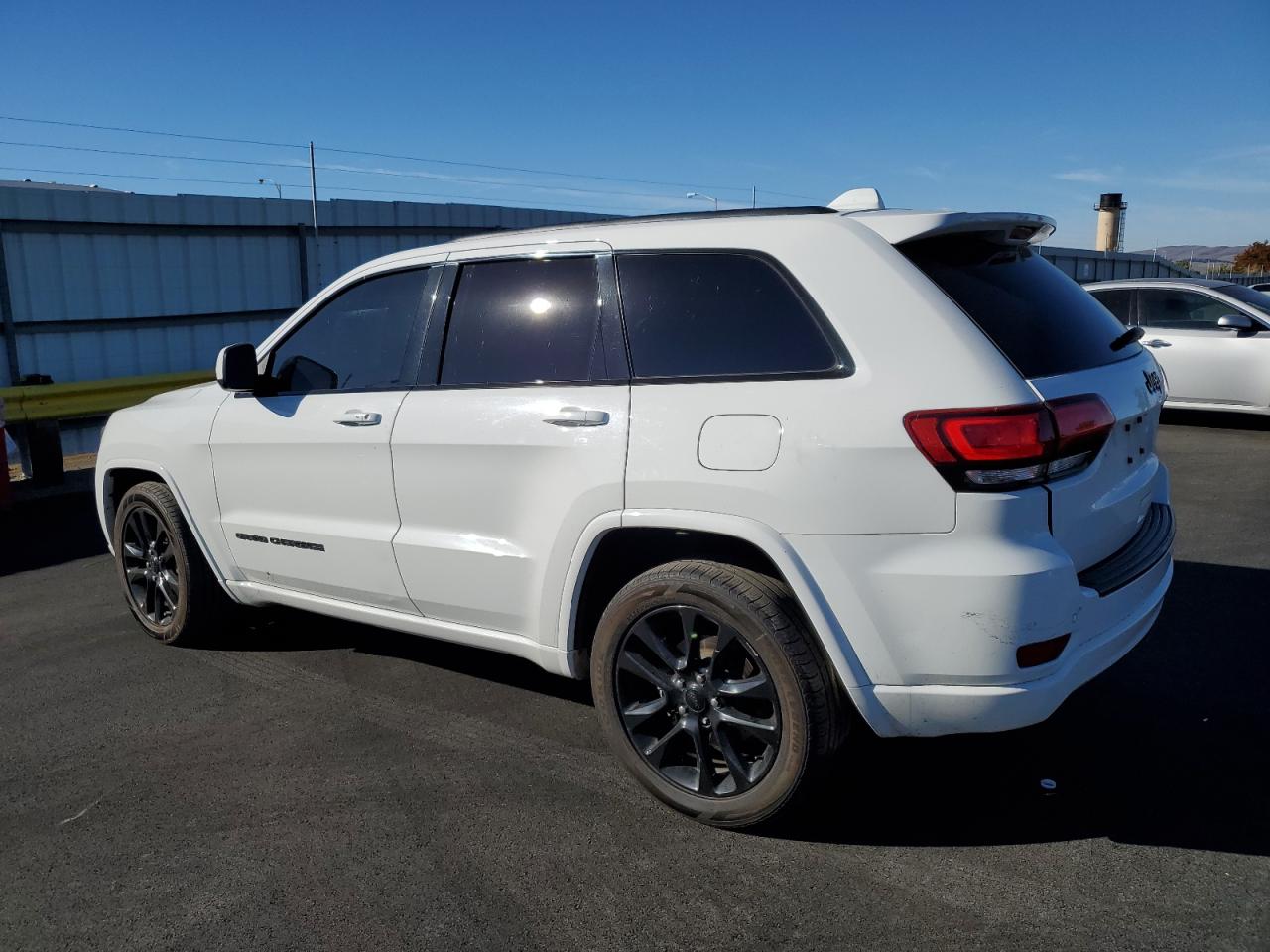 2020 JEEP GRAND CHEROKEE LAREDO photo 2