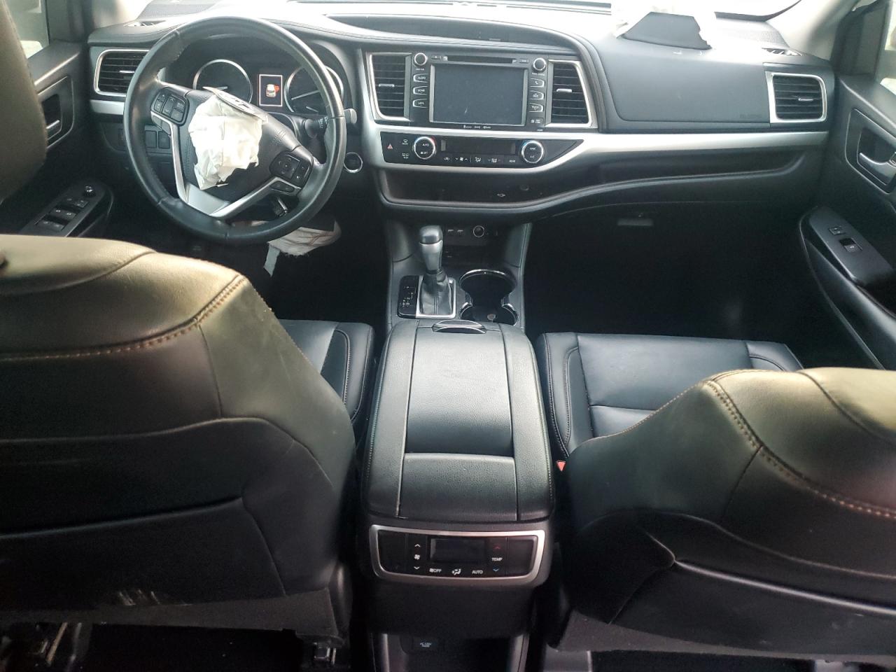 2019 TOYOTA HIGHLANDER SE photo 8