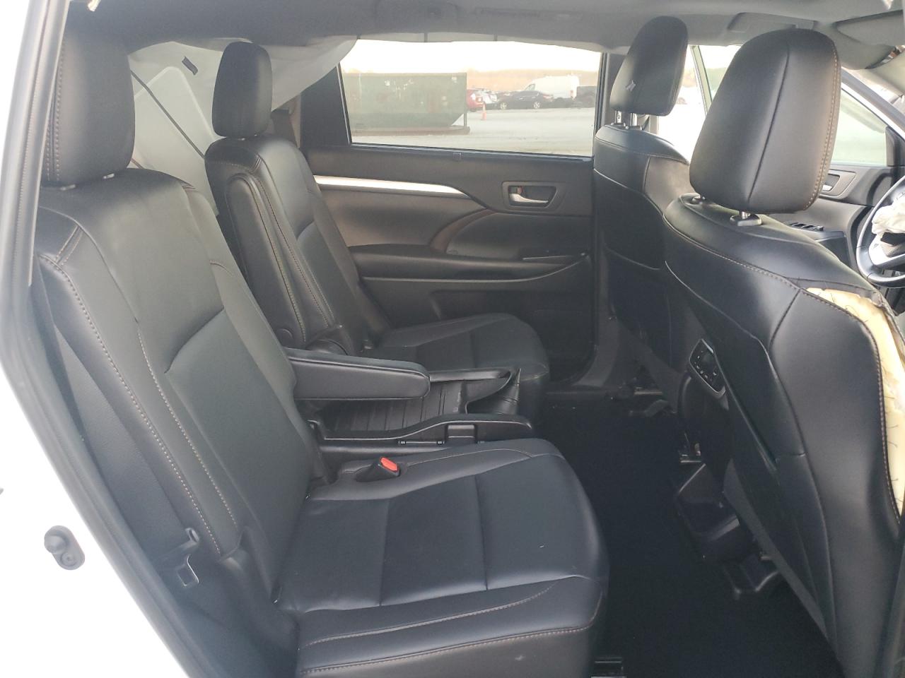 2019 TOYOTA HIGHLANDER SE photo 11