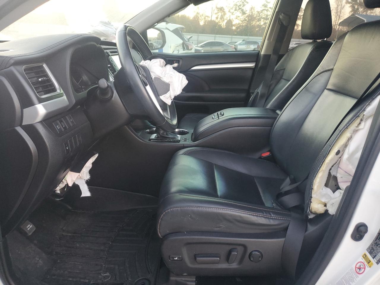 2019 TOYOTA HIGHLANDER SE photo 7
