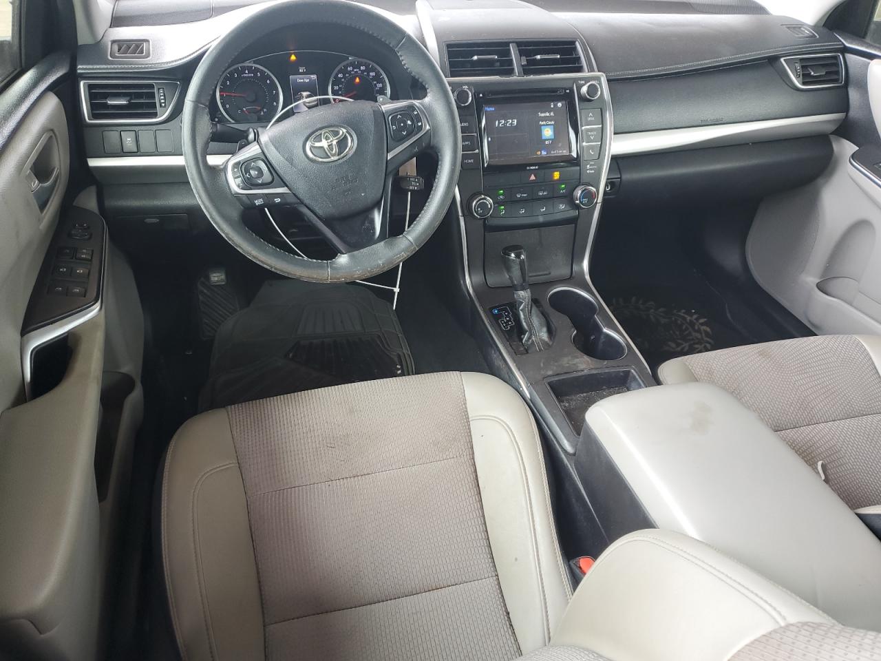 2017 TOYOTA CAMRY LE photo 15