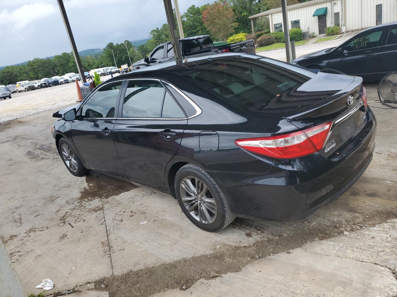 2017 TOYOTA CAMRY LE photo 3