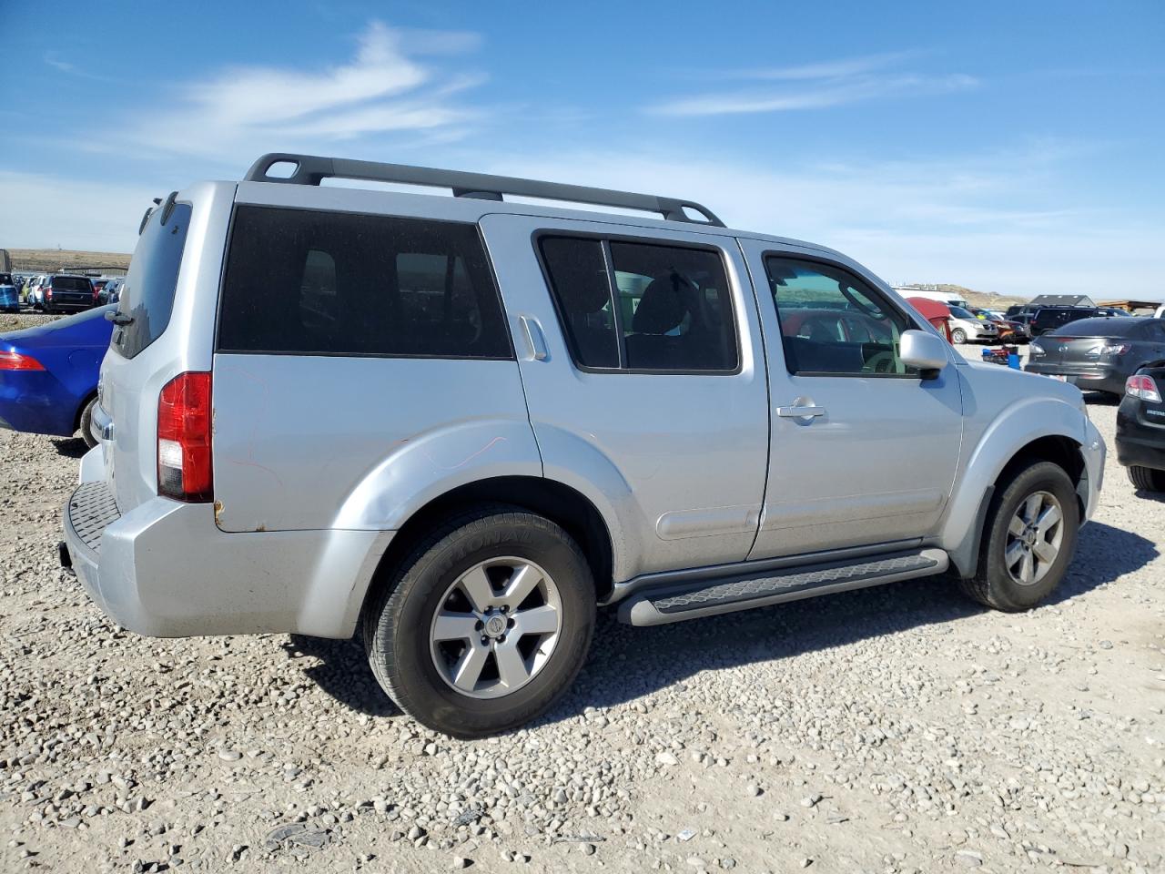 2011 NISSAN PATHFINDER S photo 3