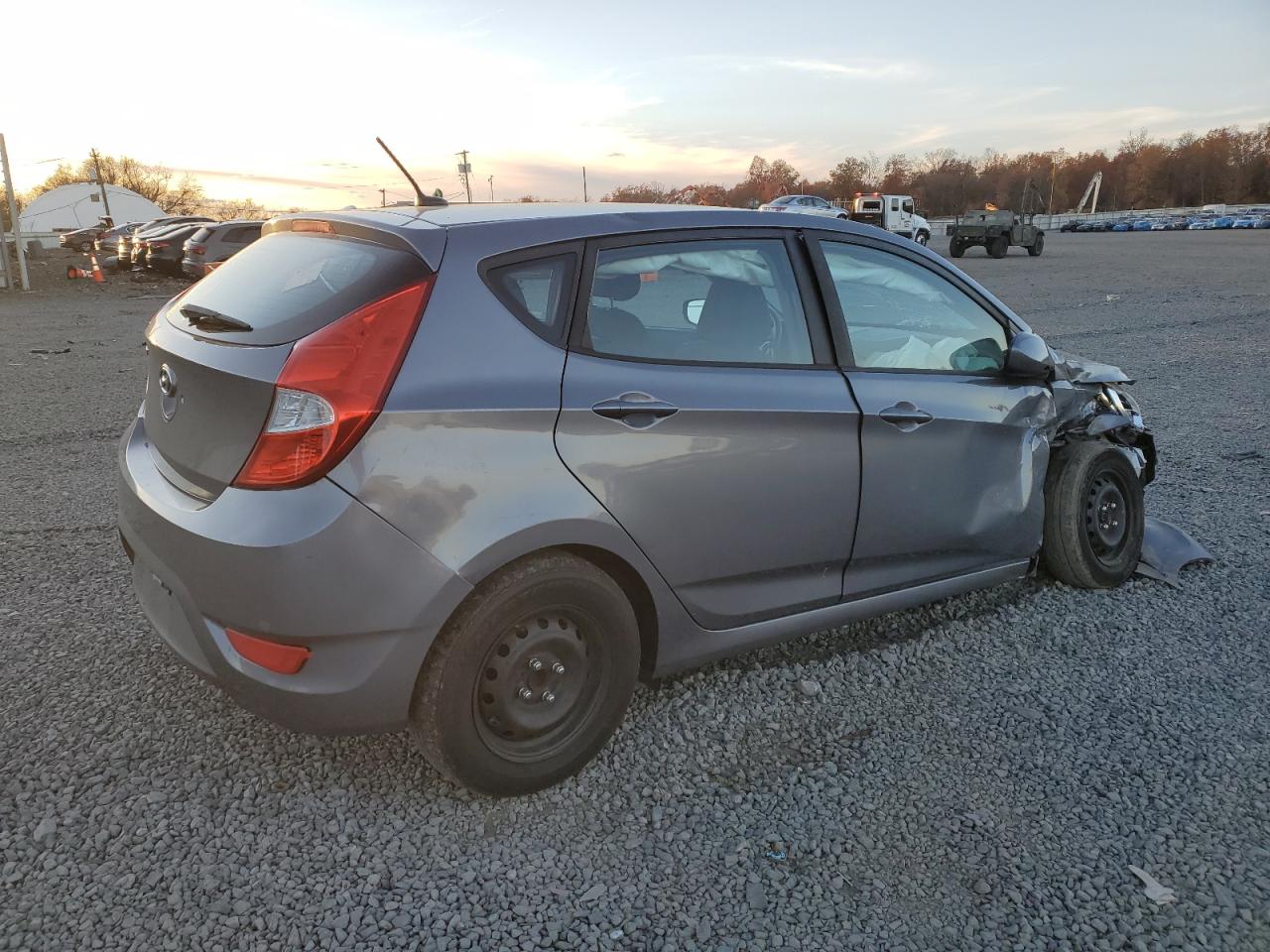 2017 HYUNDAI ACCENT SE photo 5