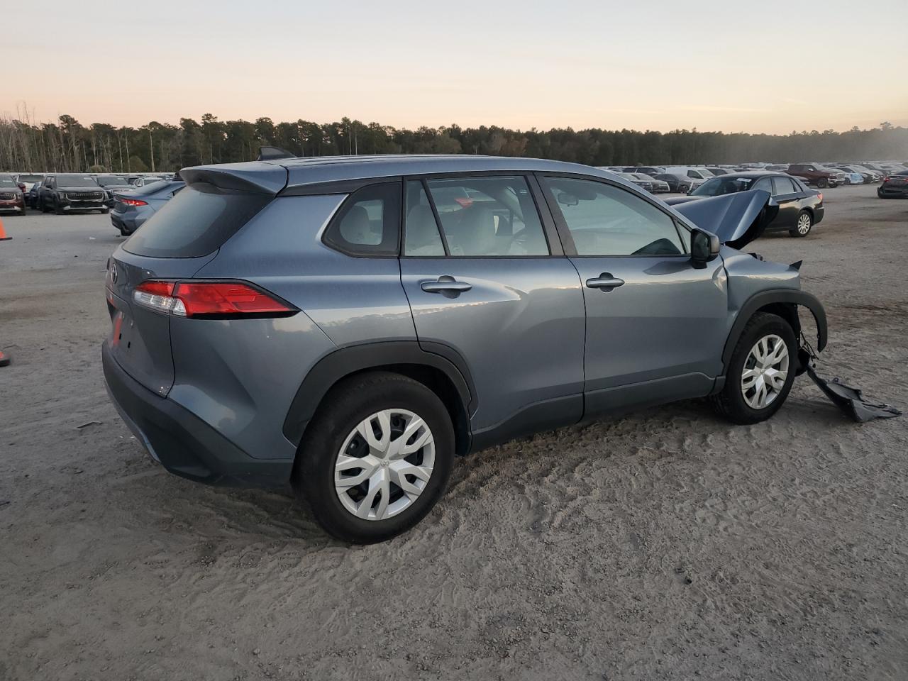 2023 TOYOTA COROLLA CROSS L photo 3