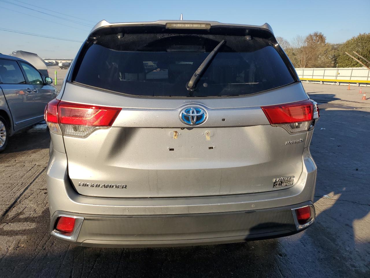 2019 TOYOTA HIGHLANDER HYBRID LIMITED PLATINUM photo 11