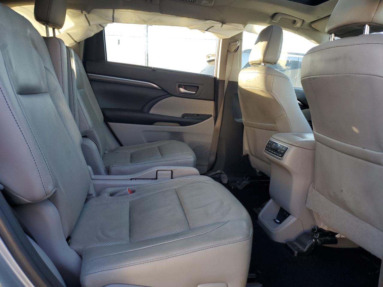 2019 TOYOTA HIGHLANDER HYBRID LIMITED PLATINUM photo 19