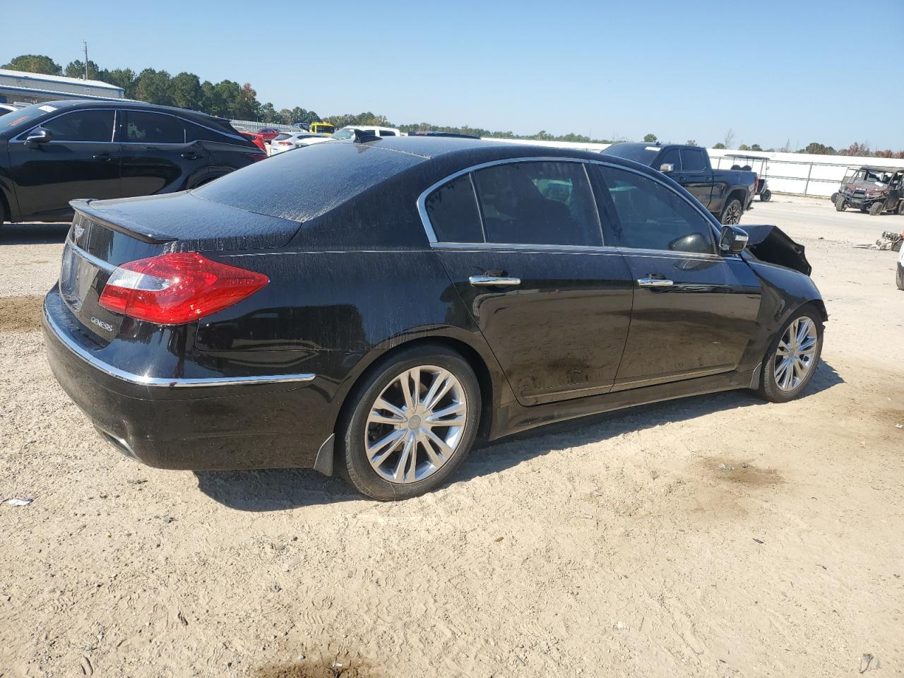2013 HYUNDAI GENESIS 3.8L photo 3