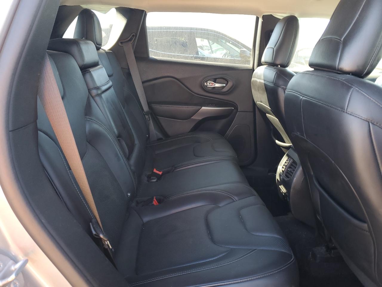 2019 JEEP CHEROKEE photo 11