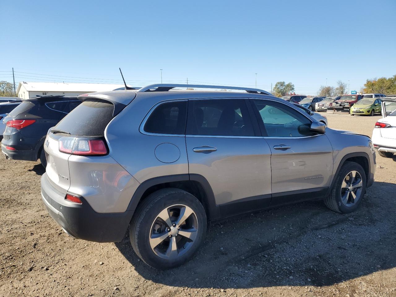 2019 JEEP CHEROKEE photo 3