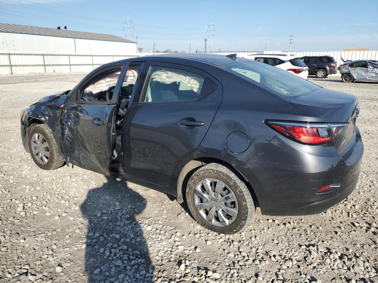 2019 TOYOTA YARIS L photo 3