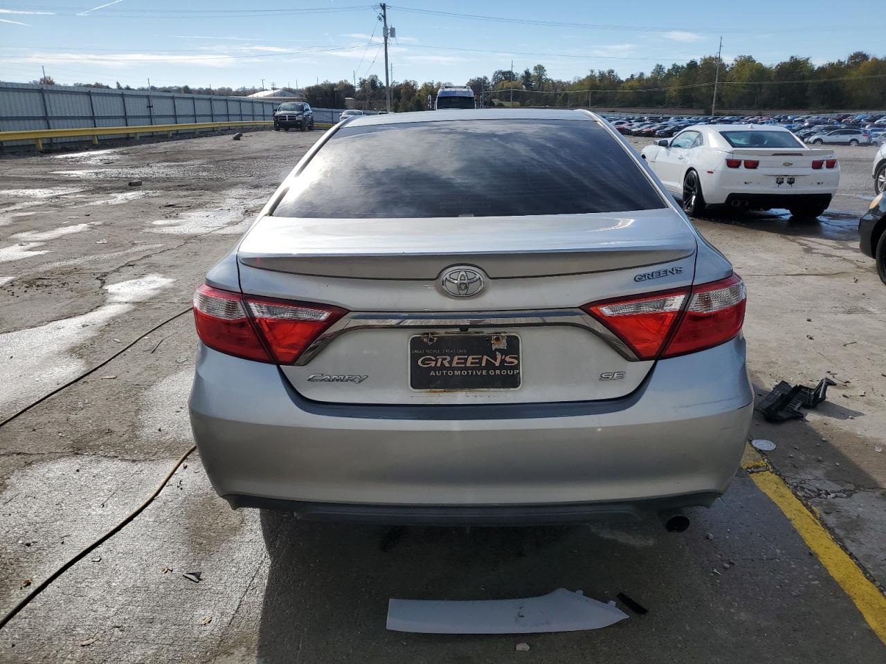 2015 TOYOTA CAMRY SE photo 6