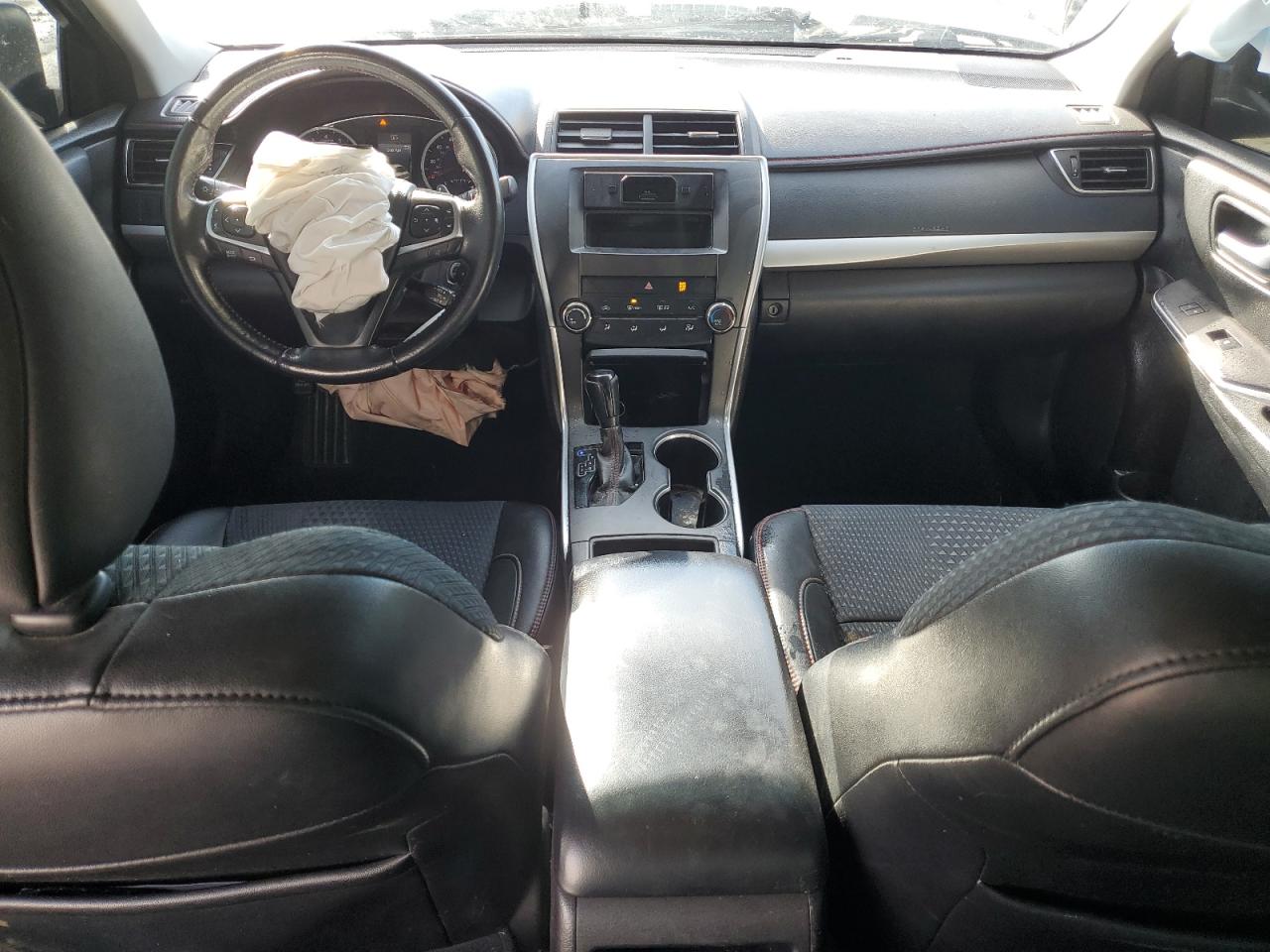 2015 TOYOTA CAMRY SE photo 8