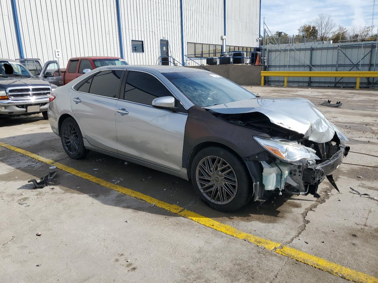 2015 TOYOTA CAMRY SE photo 4