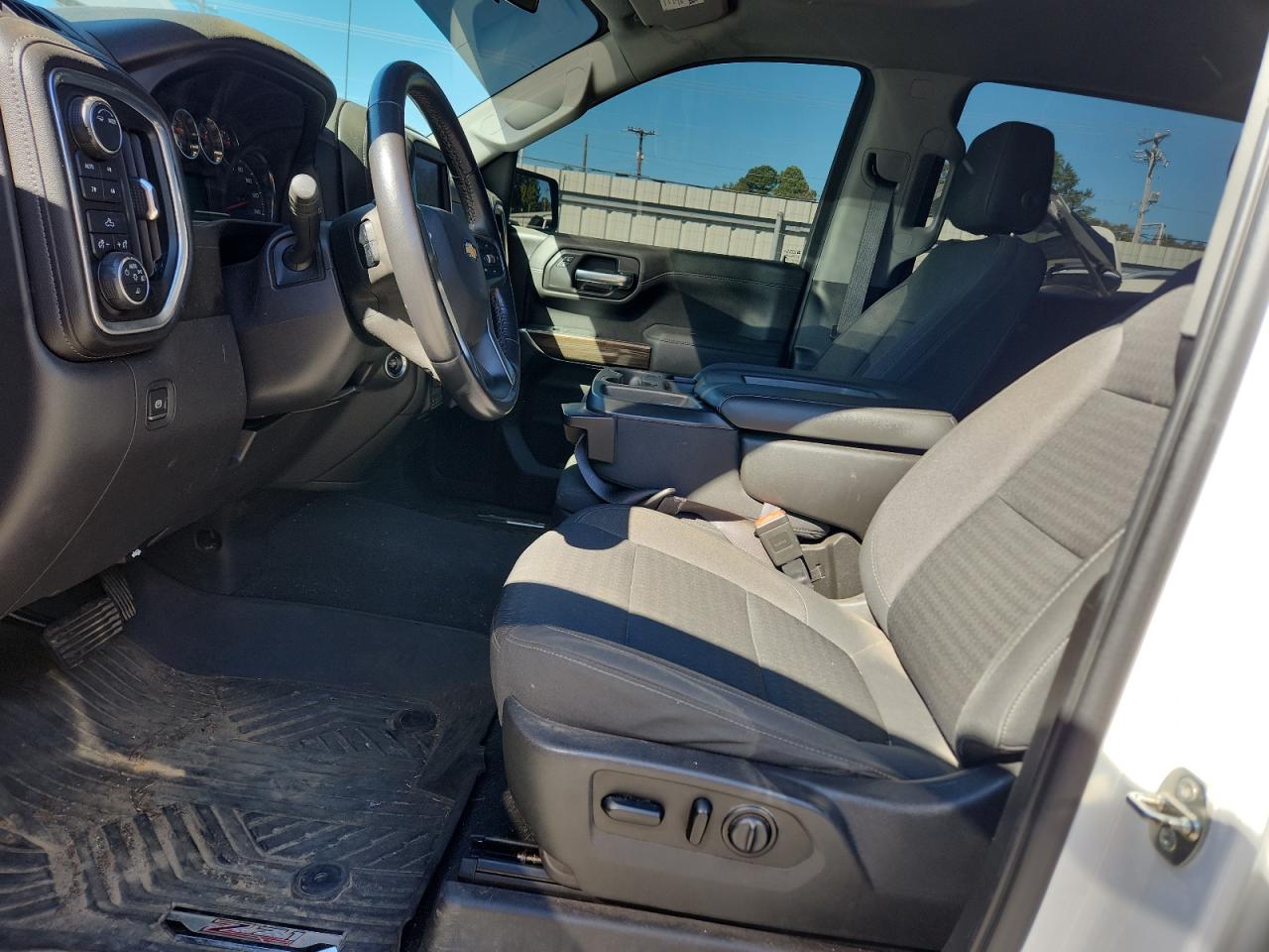 2020 CHEVROLET SILVERADO K1500 LT photo 13