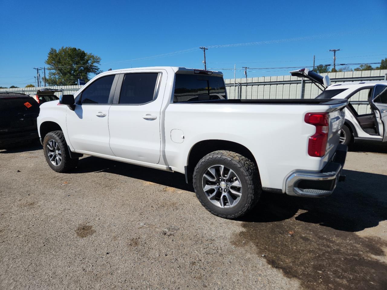 2020 CHEVROLET SILVERADO K1500 LT photo 3