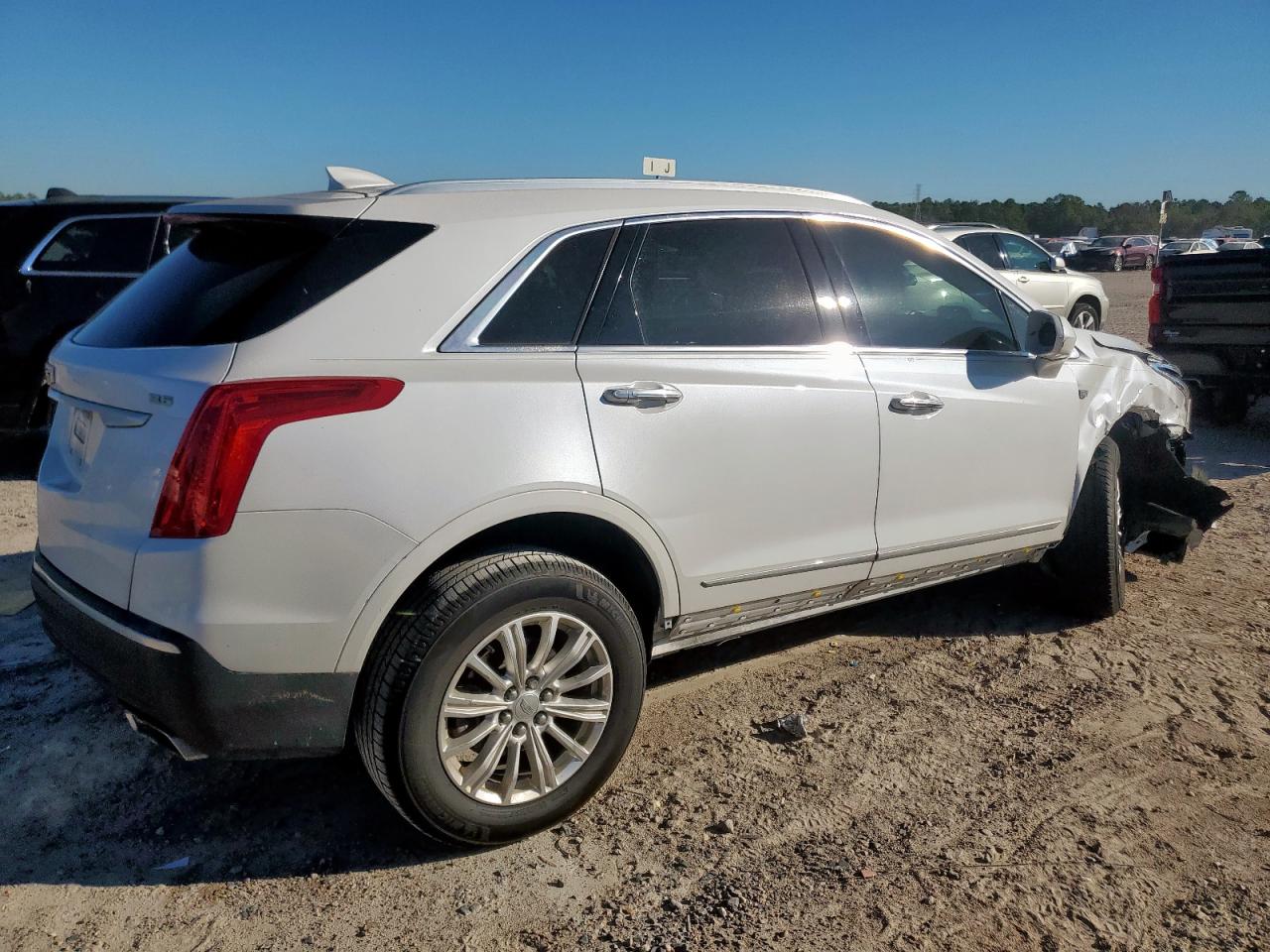 2019 CADILLAC XT5 photo 3